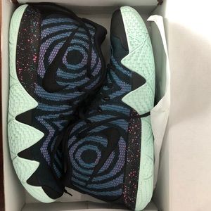 Nike Kyrie 4 80’s